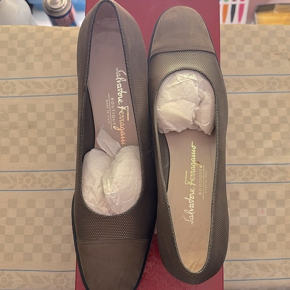 Gorgeous, brand new never worn forest green elegant shoes. - Picture 2 of 6